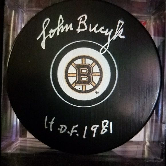 2 signed pucks - Picture 2 of 3